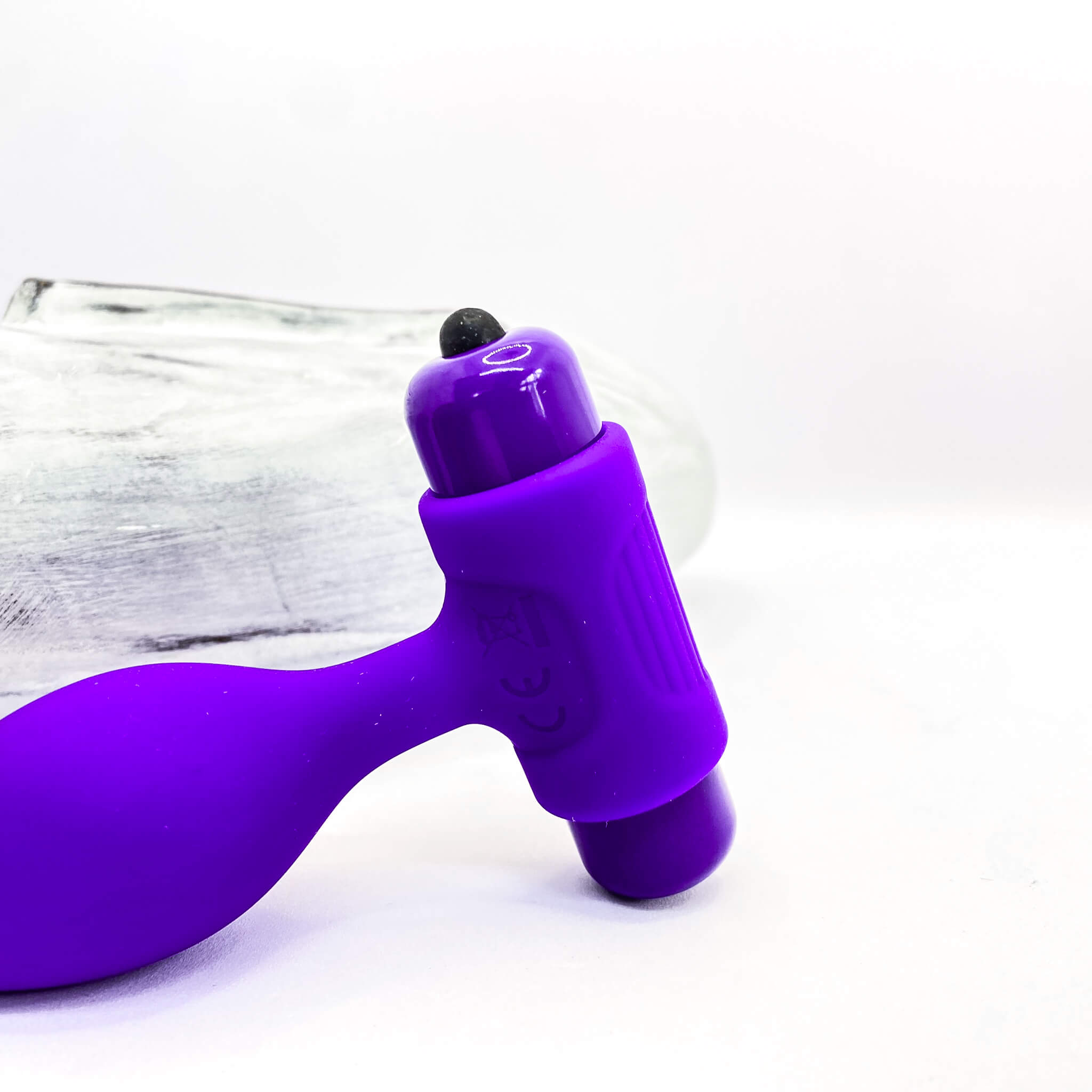 Butt plug with vibrator