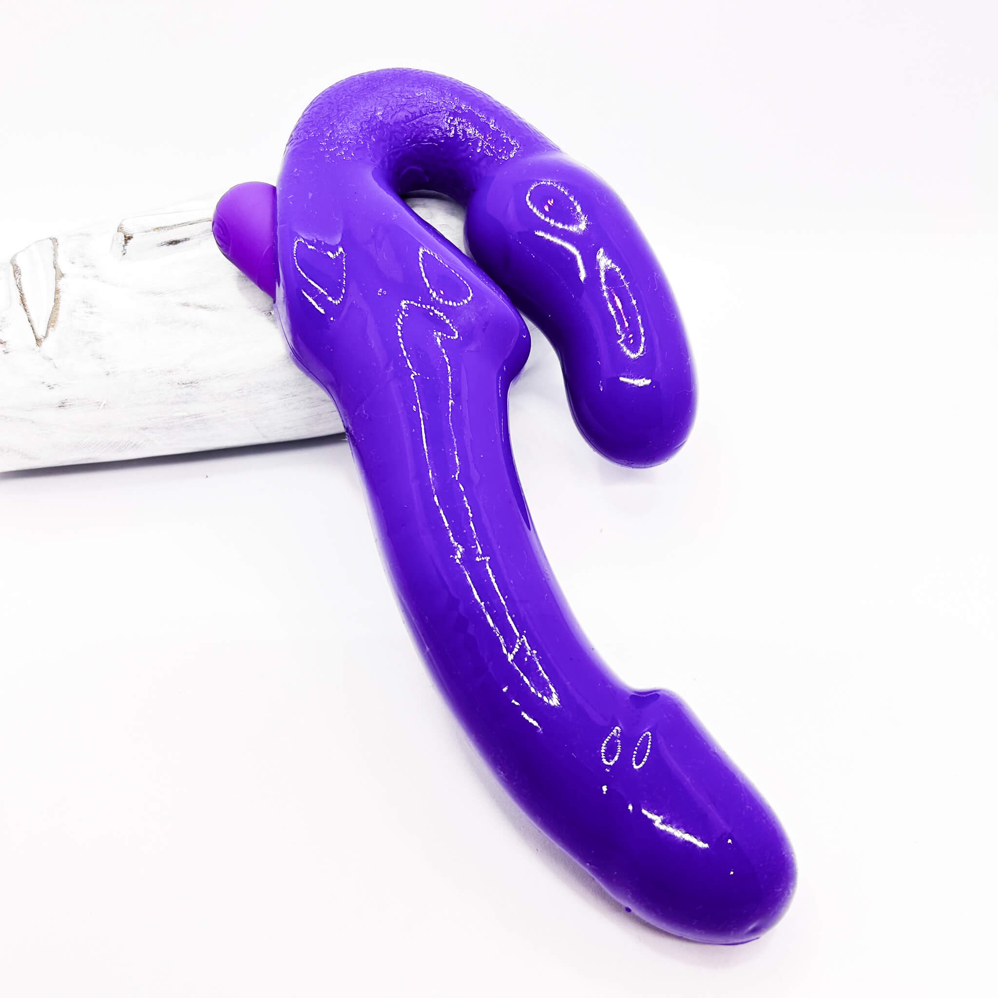 Double ended vibrating dildo