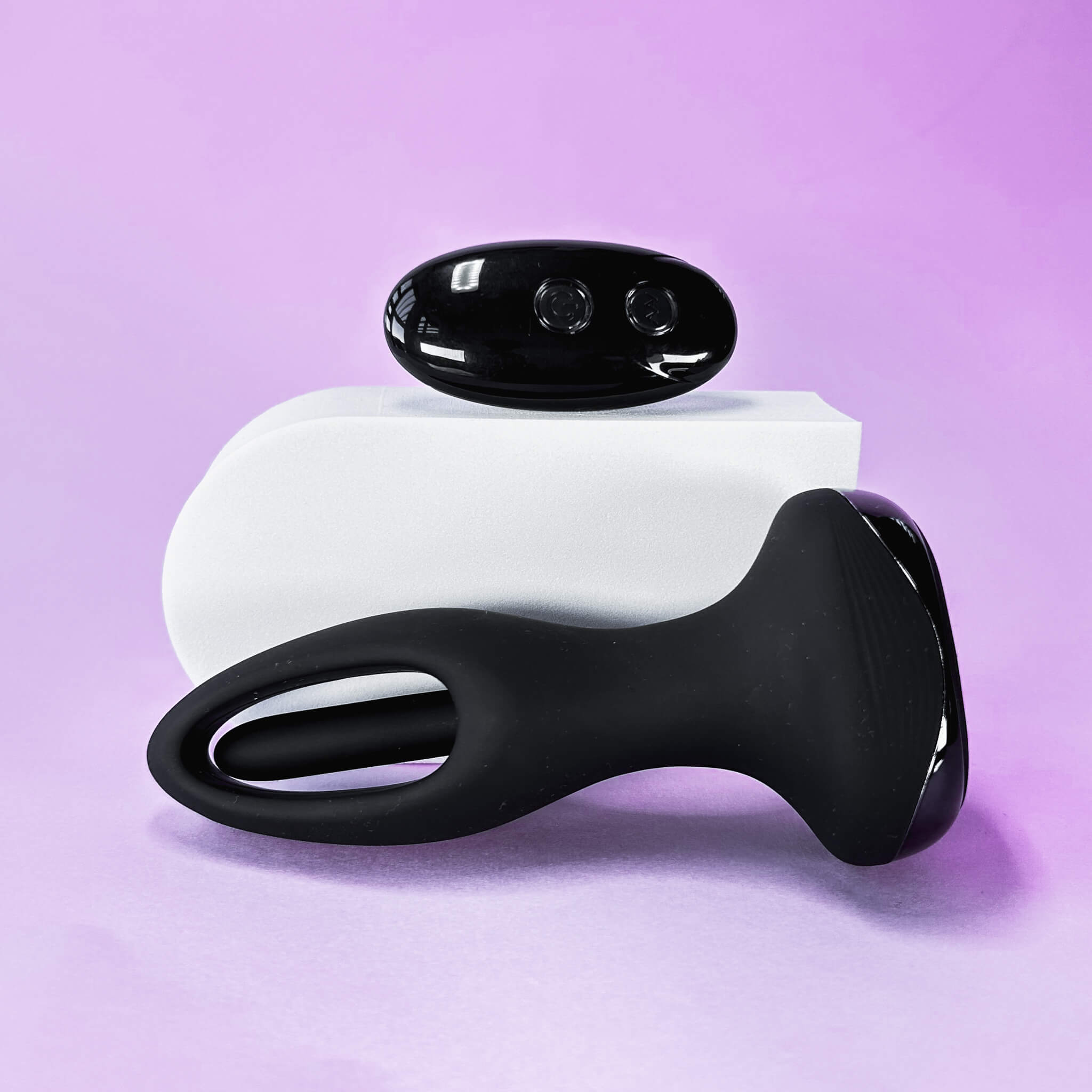 Vibrating and Tapping Butt Plug with Remote