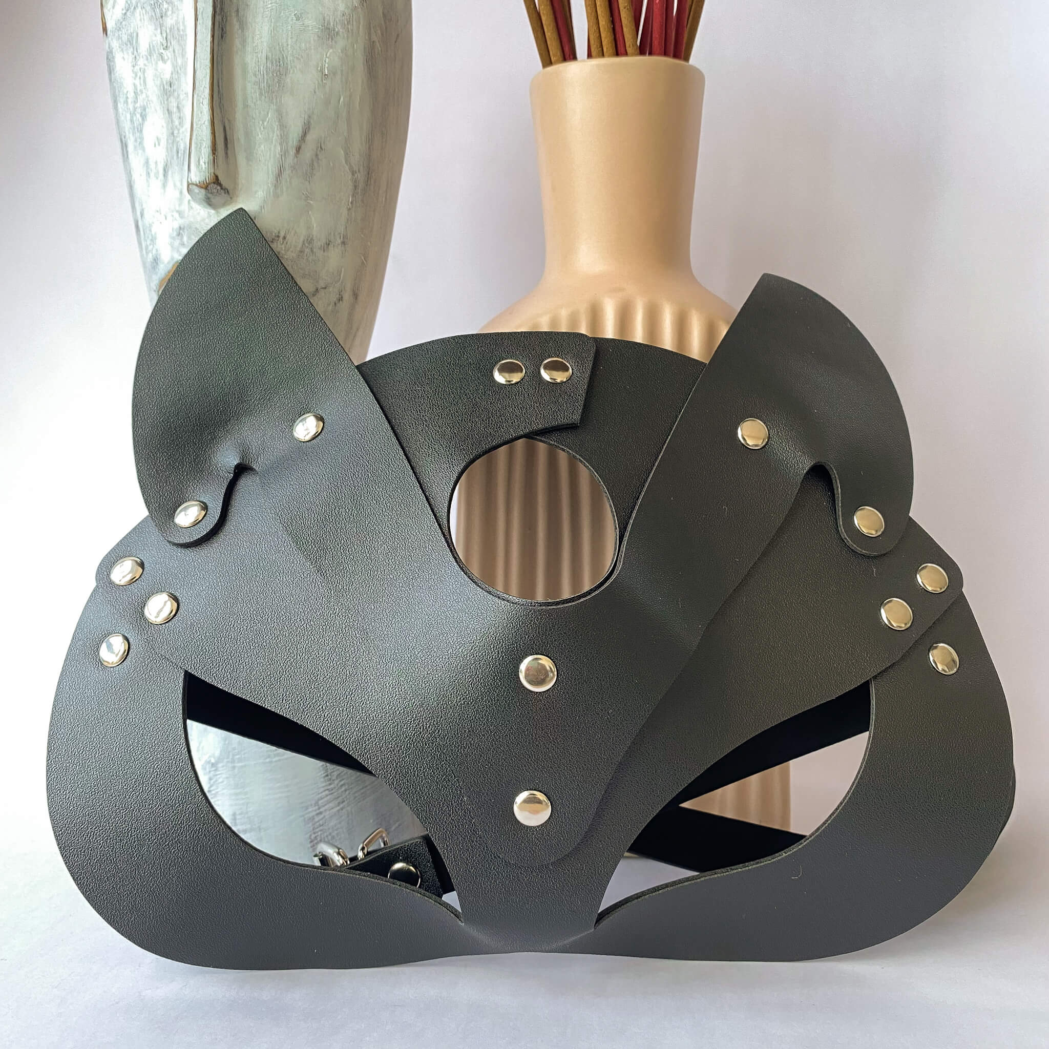 4Play Essentials Wilder Weekend Couples Sex Toy Kit mask