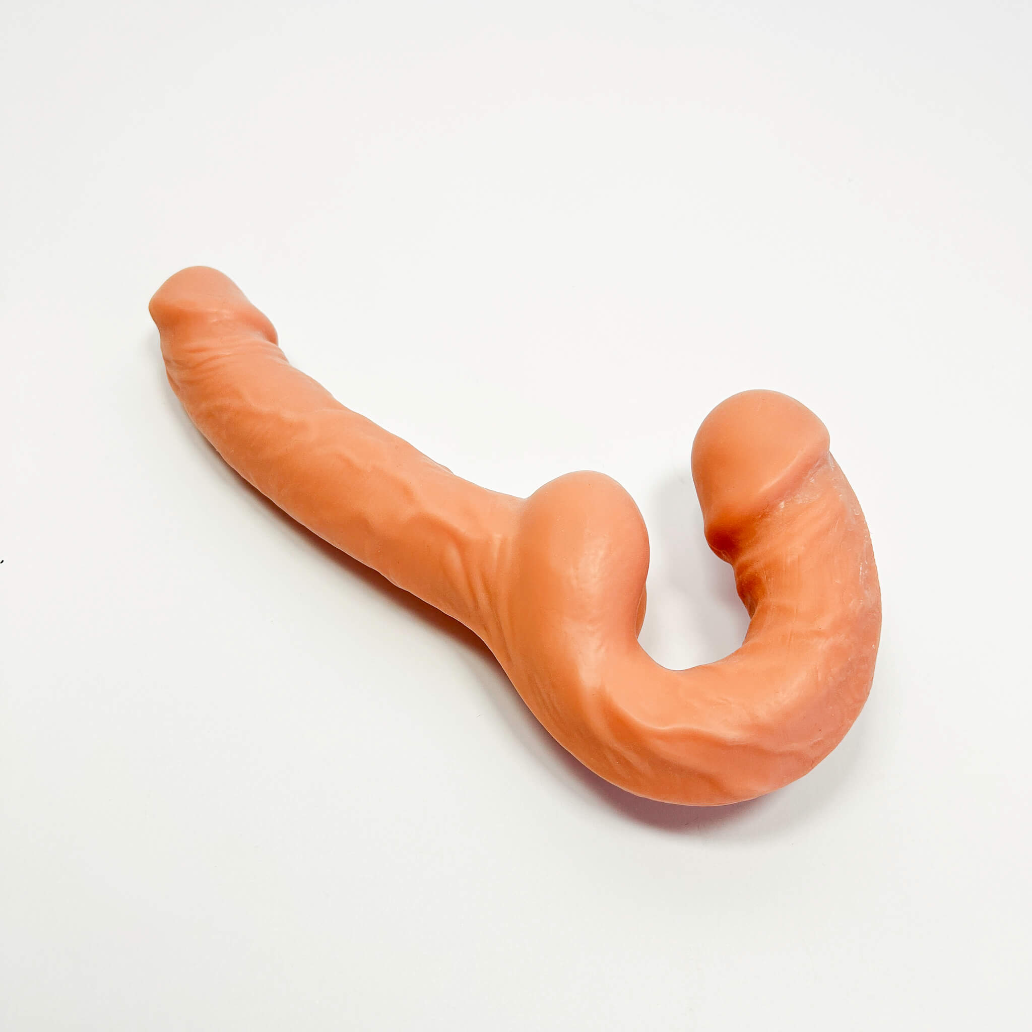 Baile Ultra Passionate Harness Strapless Strap On flesh on a white background