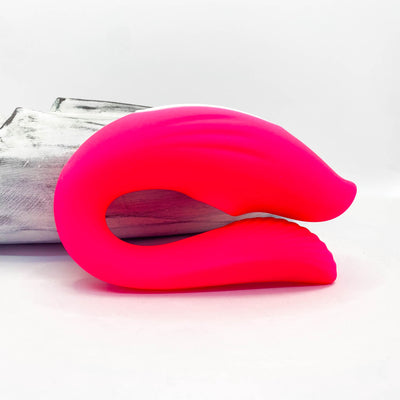 Wearable Suction Vibrator With Remote pink
