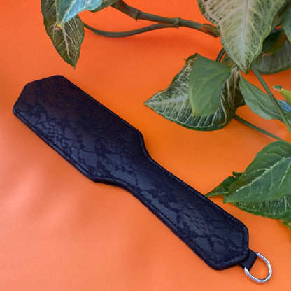 black paddle