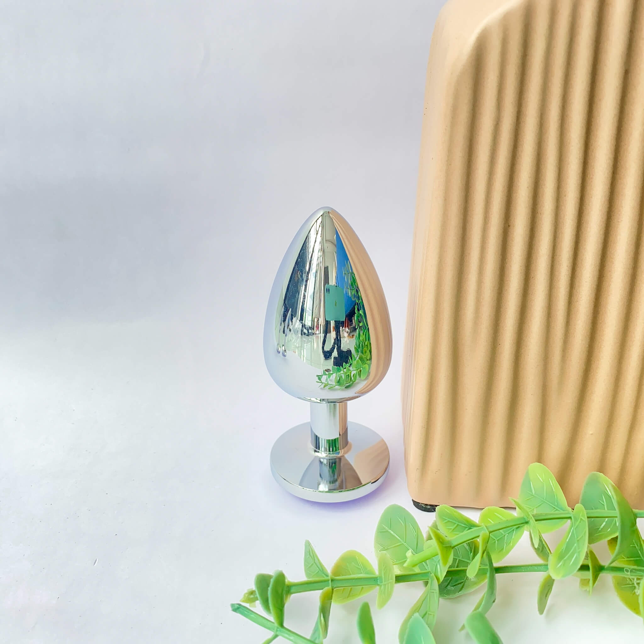 Jeweled Metal Butt Plug - 2.7 cm