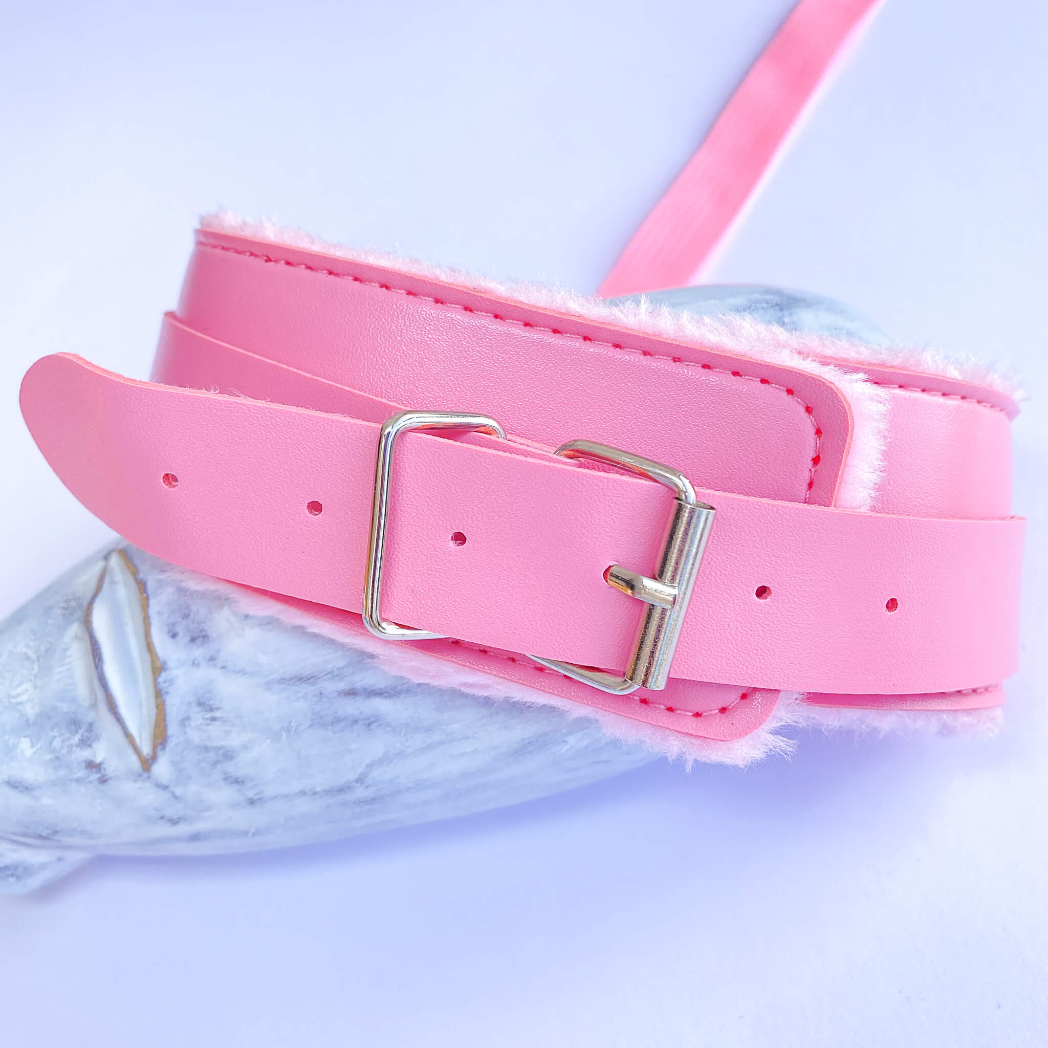 leather collar with leash pink